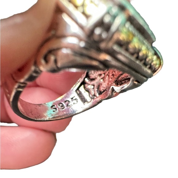 Vintage Style Mixed Metal Silver and Gold Ring - Picture 5 of 5